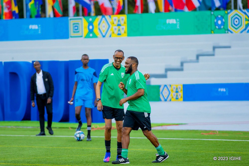 Perezida Kagame Yagaragaye Aconga Ruhago Mu Muhango Wo Gutaha Pelé ...